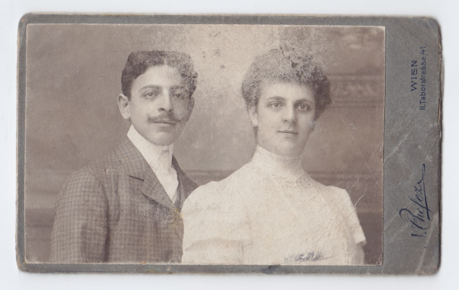 Zdjęcie w sepii; portret małżeństwa