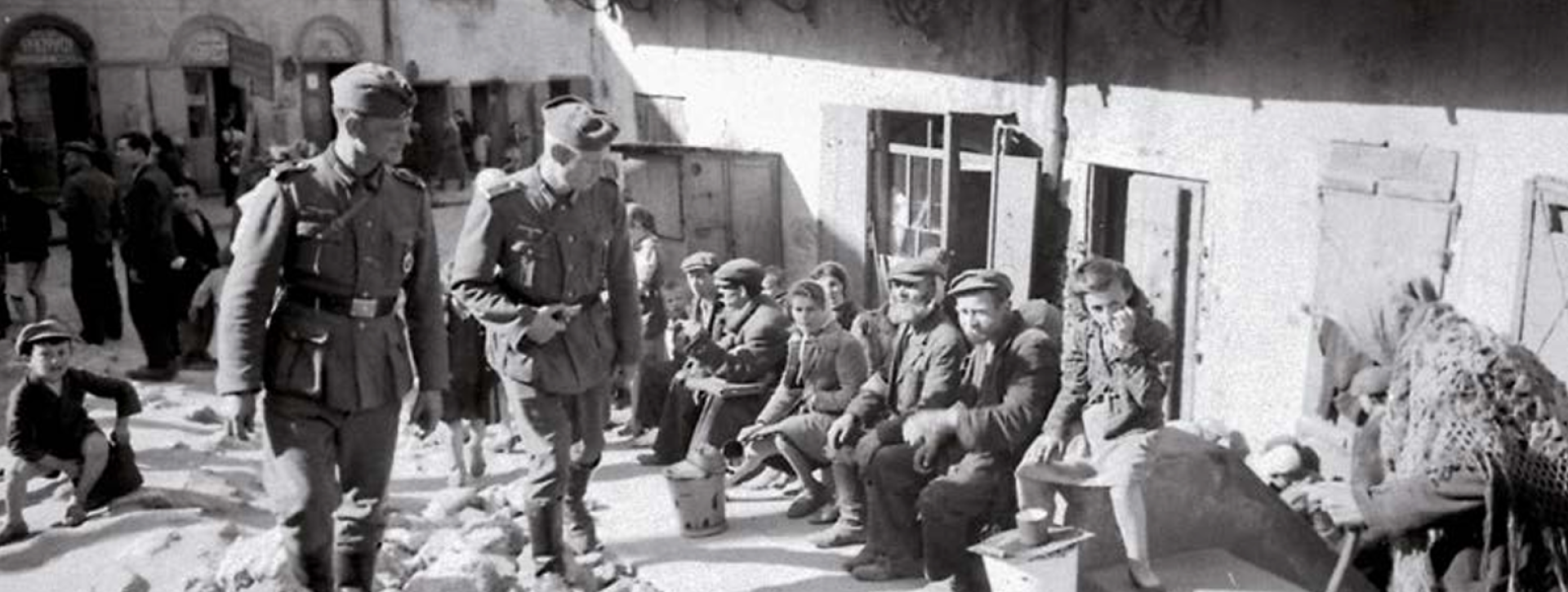 PIERWSZE TRANSPORTY Z TERENU OKUPOWANEJ POLSKI